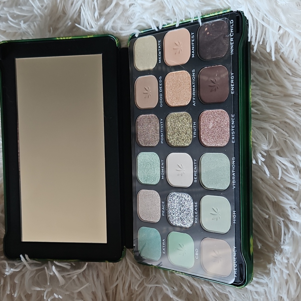 🍃💨NEW MAKEUP REVOLUTION FOREVER FLAWLESS CHILLED VIBES EYESHADOW PALETTE🍃💨